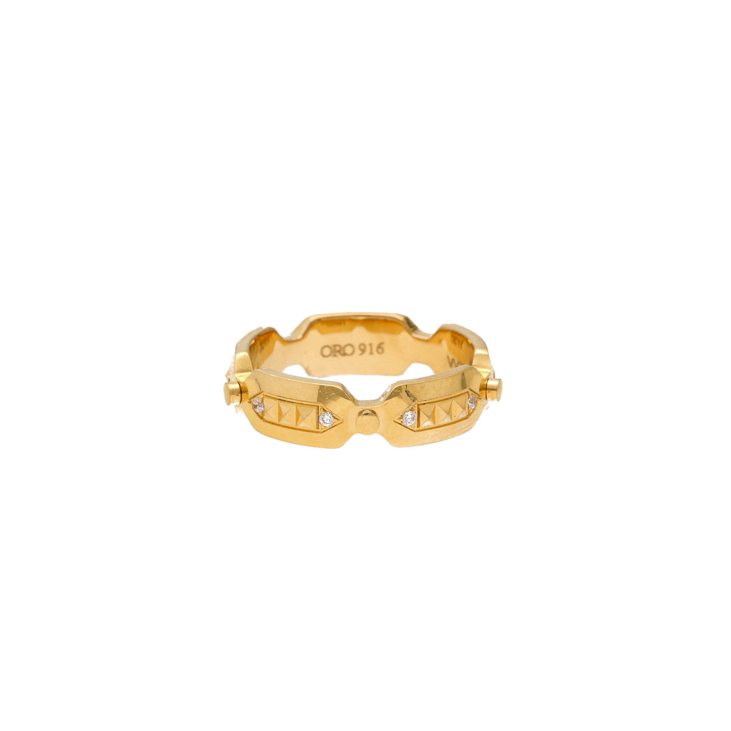 22K Yellow Gold & CZ Ring (10.3gm) | 



Make a bold statement with this unique 22k gold and cubic zirconia ring for men by Virani Jew...