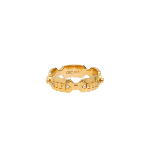 22K Yellow Gold & CZ Ring (10.3gm) | 



Make a bold statement with this unique 22k gold and cubic zirconia ring for men by Virani Jew...