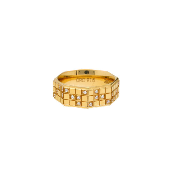 22K Yellow Gold & CZ Ring (13.3gm) | 



Elevate your look with this bold 22k gold and cubic zirconia ring for men by Virani Jewelers....