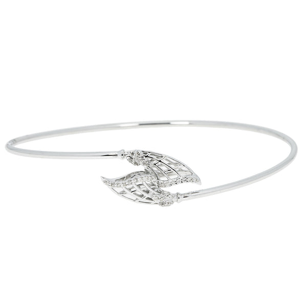 18K White Gold & 0.14 ct Diamond Bangle (3.73 grams) | 



Experience the luxury of fine jewelry with this 18k white gold and diamond bangle by Virani J...