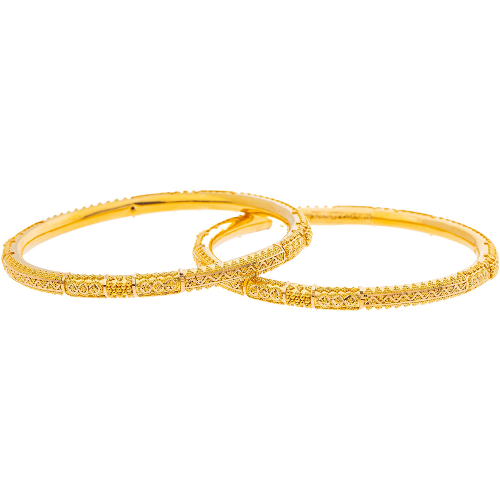 22K Yellow Gold Bangle Set of 2 (35.2gm) | 



Elevate your wardrobe with this classic 22k gold bangle set by Virani, perfect for any specia...