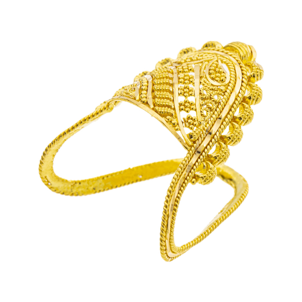 22K Yellow Gold Vanki Ring (3.8gm) | 



Embrace luxury with this 22k yellow gold Vanki ring by Virani Jewelers is a perfect represent...