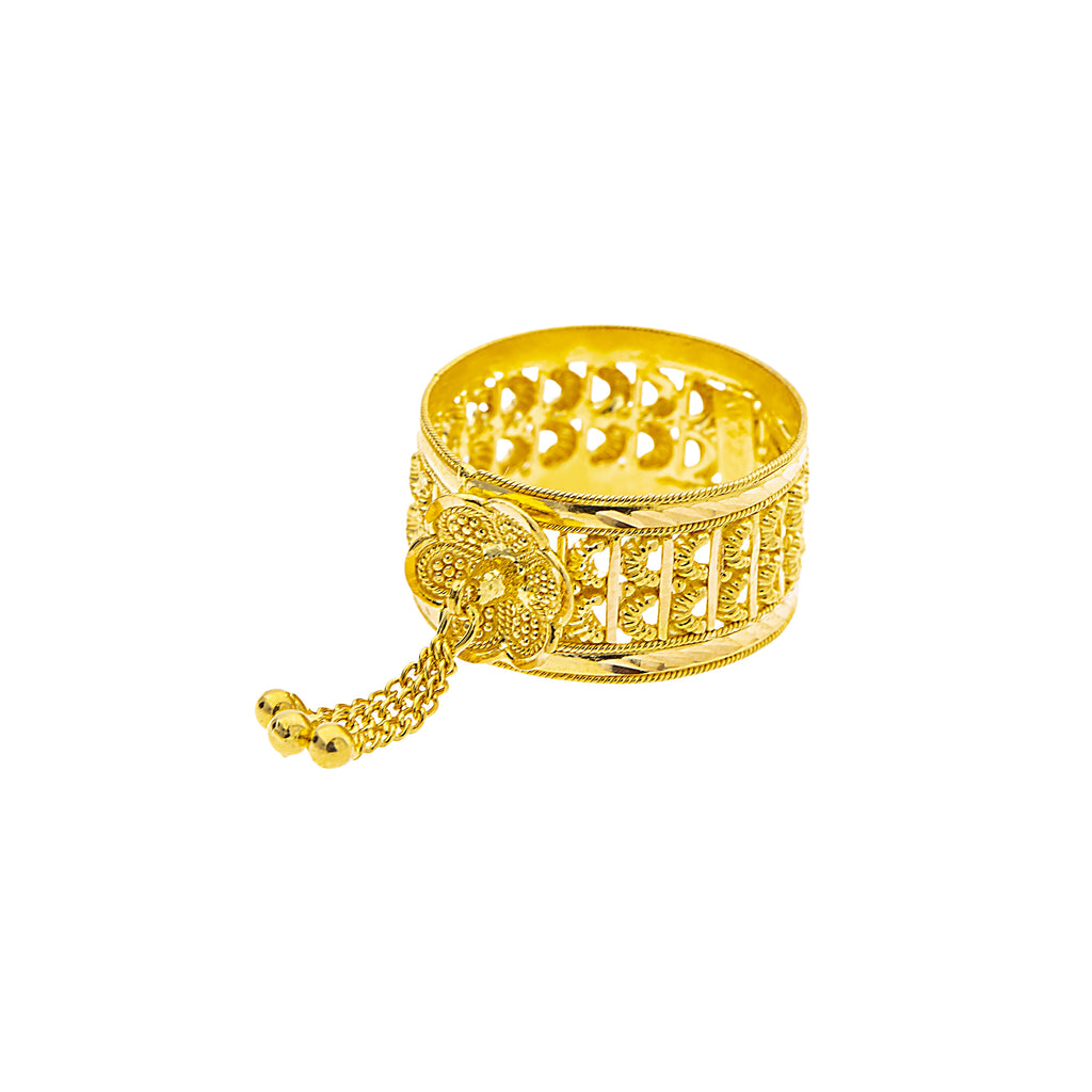 22K Yellow Gold Artisanal Band Ring (5.1gm) | 



The modern display of filigree work on this 22k yellow gold ring by Virani Jewelers brings an...