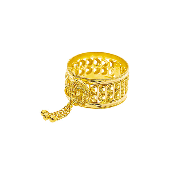 22K Yellow Gold Artisanal Band Ring (5.1gm) | 



The modern display of filigree work on this 22k yellow gold ring by Virani Jewelers brings an...