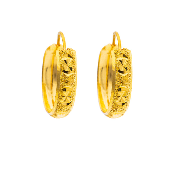 22K Yellow Gold Hoop Earrings (2.4gm) | 



Enhance your look with 22k yellow gold hoop earrings by Virani Jewelers, the perfect blend of...