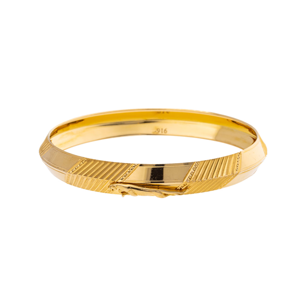 22K Yellow Gold Kada Bangle in Size 2.8 (38.7gm) | 



Elevate your style with this stunning 22k yellow gold Kada bangle by Virani jewelers, a timel...