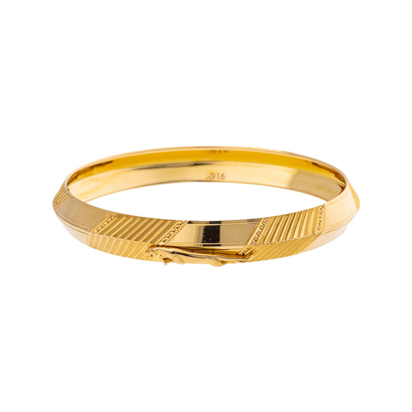 22K Yellow Gold Kada Bangle in Size 2.8 (38.7gm) | 



Elevate your style with this stunning 22k yellow gold Kada bangle by Virani jewelers, a timel...