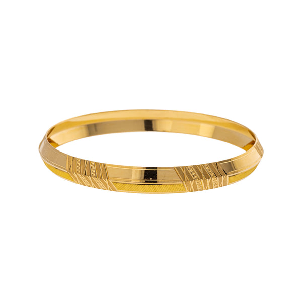 22K Yellow Gold Kada Bangle in Size 2.8 (25.4gm) | 



Stand out with this stunning 22k yellow gold Kada bangle by Virani Jewelers, a signature piec...