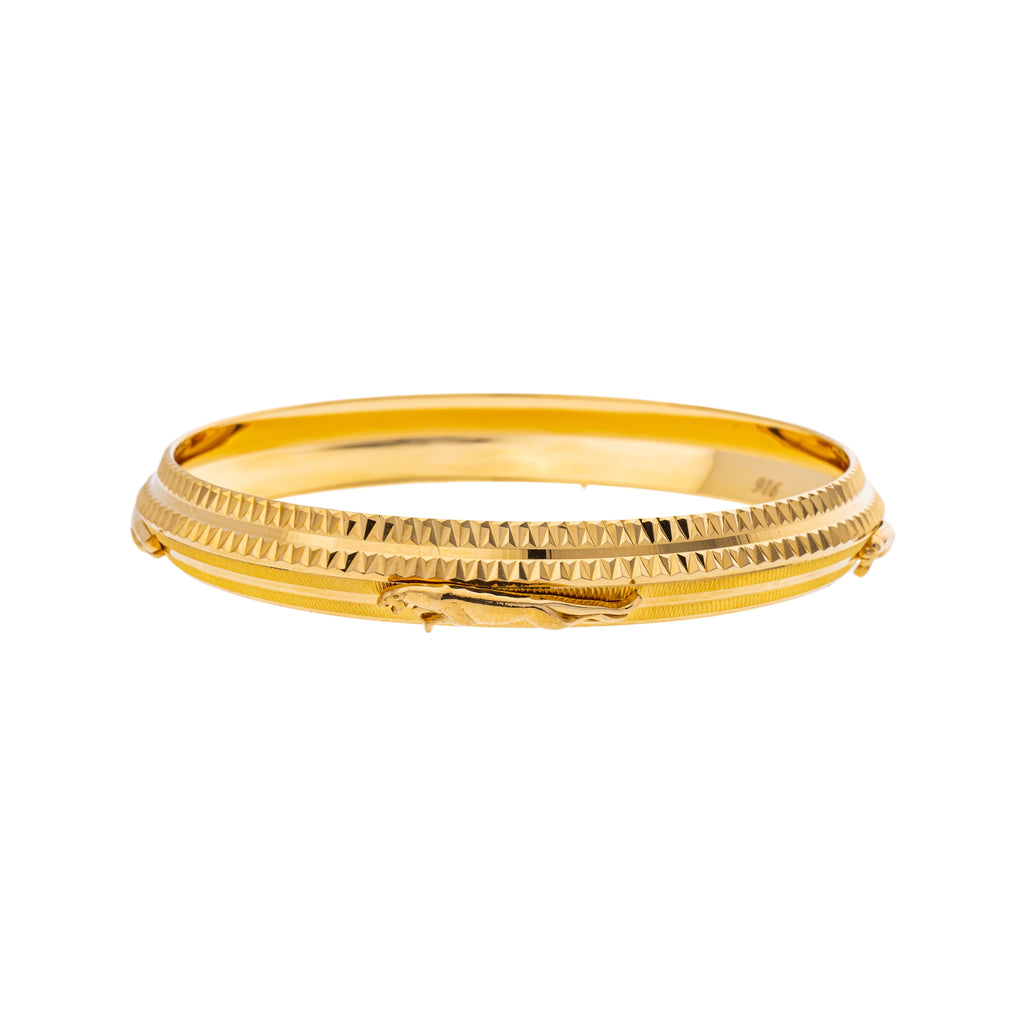 22K Yellow Gold Kada Bangle in Size 2.8 (37.2gm) | 



Make a statement with this 22k yellow gold Kada bangle by Virani Jewelers, crafted to enhance...