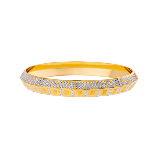 22K Yellow & White Gold Kada Bangle in Size 2.8 (29.5gm) | 



Add a touch of luxury to your style with this 22k yellow and white gold Kada bangle by Virani...