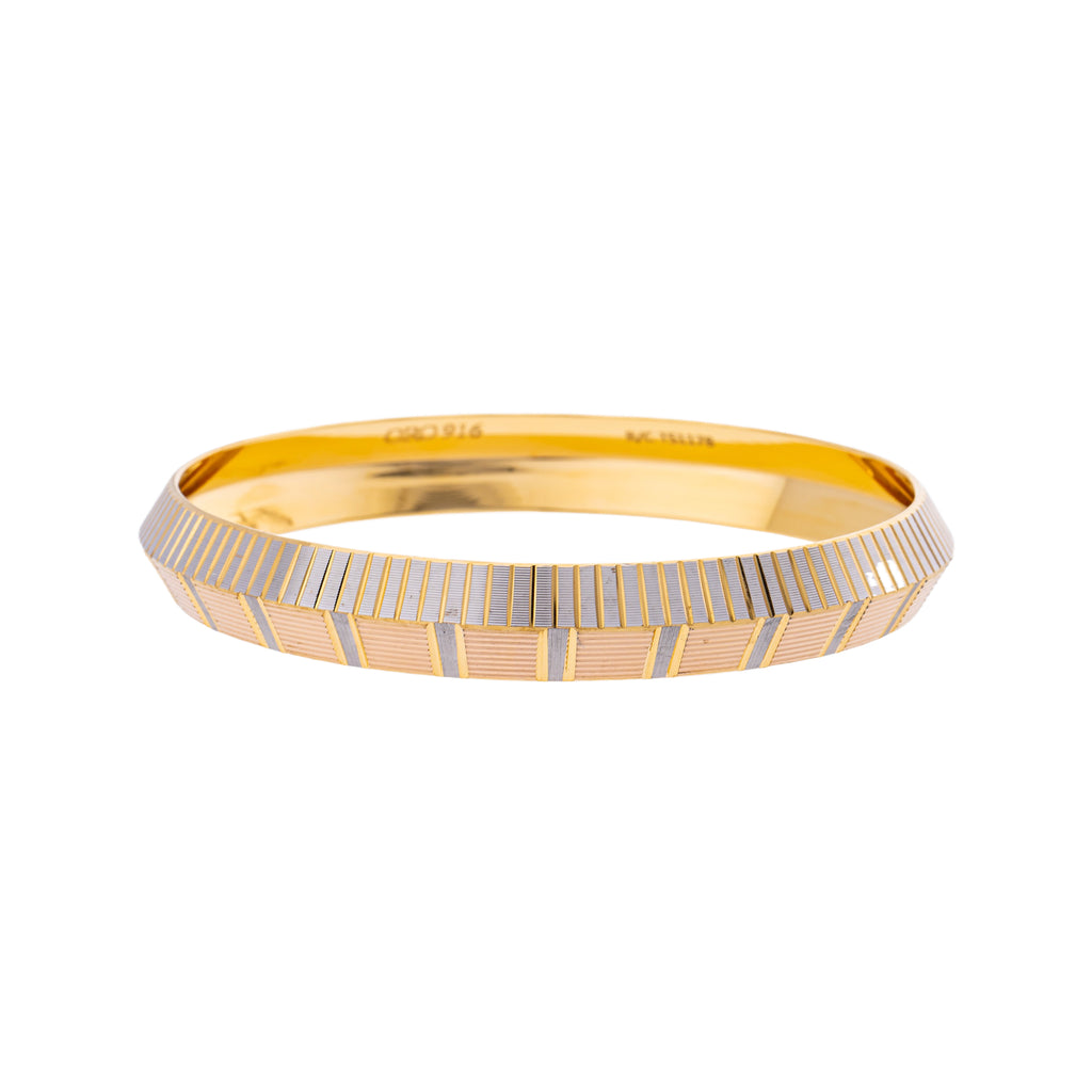 22K Yellow & White Gold Kada Bangle in Size 2.11 (29.4 gm) | 



This one of a kind 22k yellow and white gold Kada bangle by Virani Jewelers is a striking add...